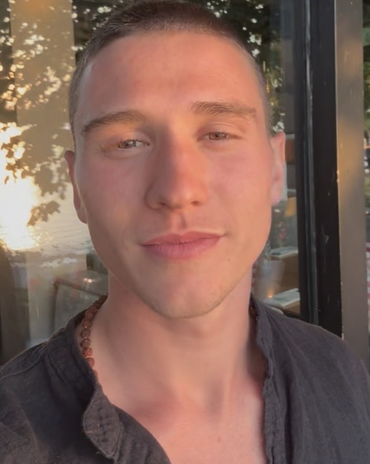 Profilbild von Laszlo