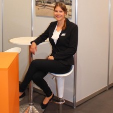 Laura arbeitet als Messehostess auf der Messe