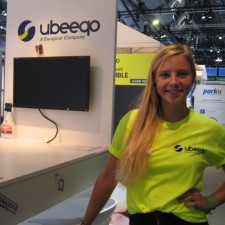 Julia arbeitet als Messehostess auf der Messe