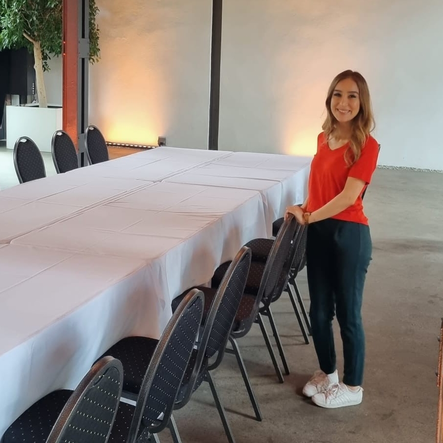 Aslihan bei der Arbeit