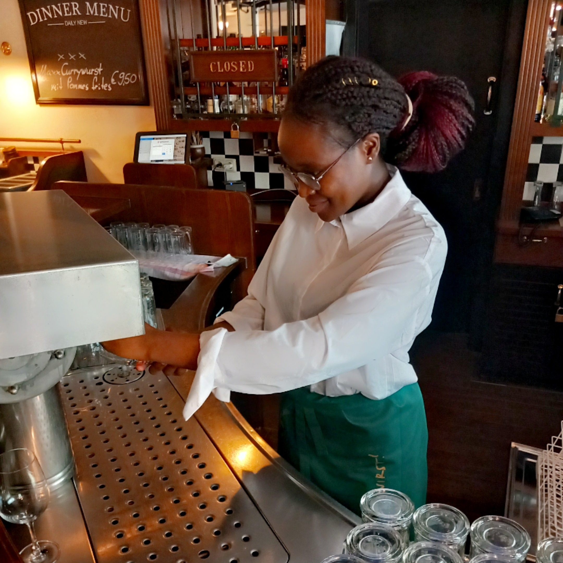 Mufaro Munashe bei der Arbeit