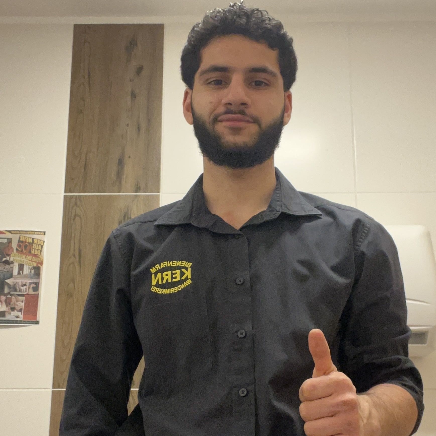 Majd bei der Arbeit