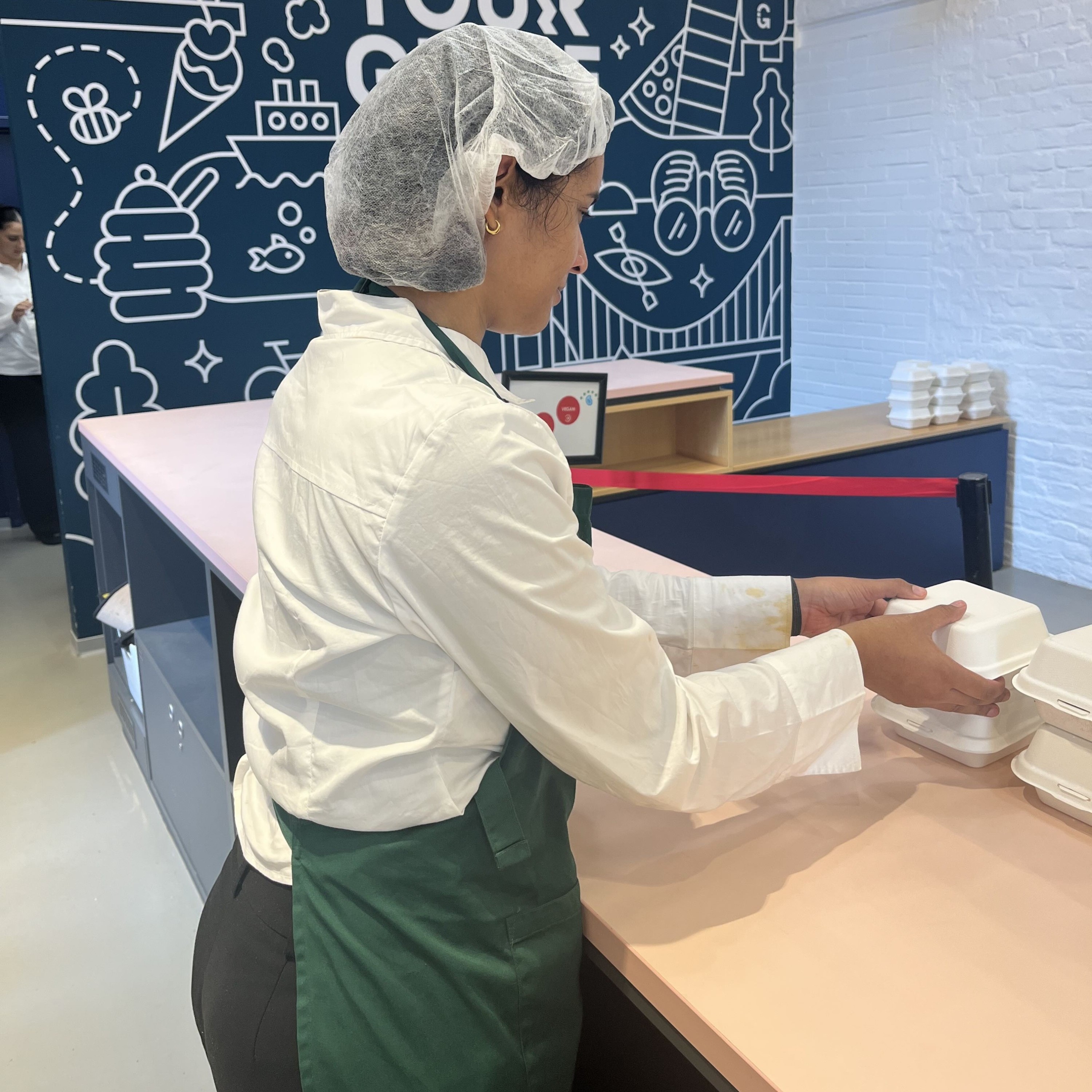Yvette Caroline Dagmar bei der Arbeit