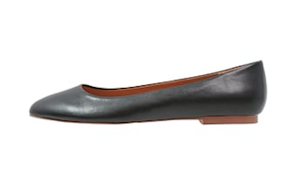 Schwarze Ballerinas als Schuhe für Messehostess Outfit