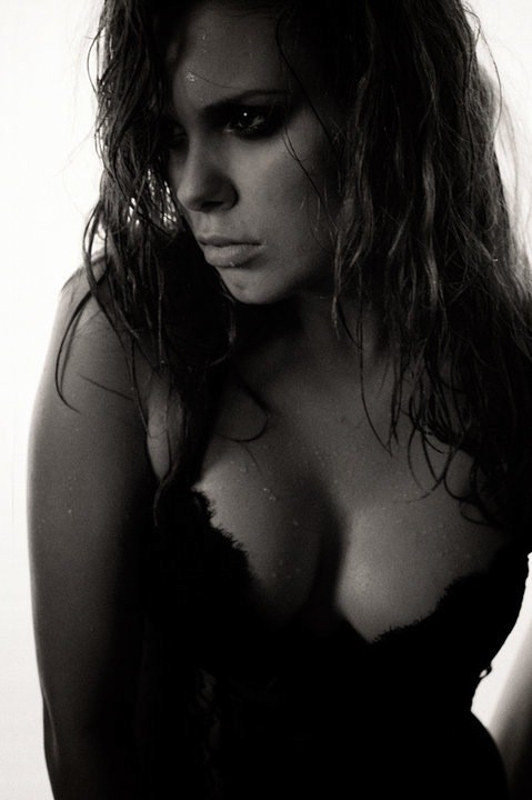Model im Regen