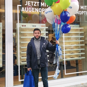 Promoter mit Luftballons für KIND GmbH