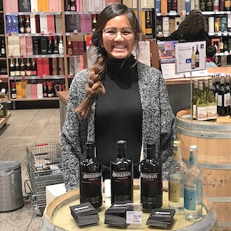 Promoterin bei Verkostung für Perola GmbH