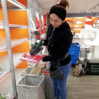 Versandmitarbeiterin für Gries Deco GmbH