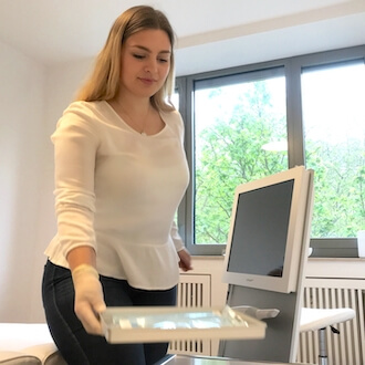Zahnarzthelferin für Sunshine Smile GmbH