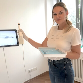 Zahnmedizin Studentin für Sunshine Smile GmbH
